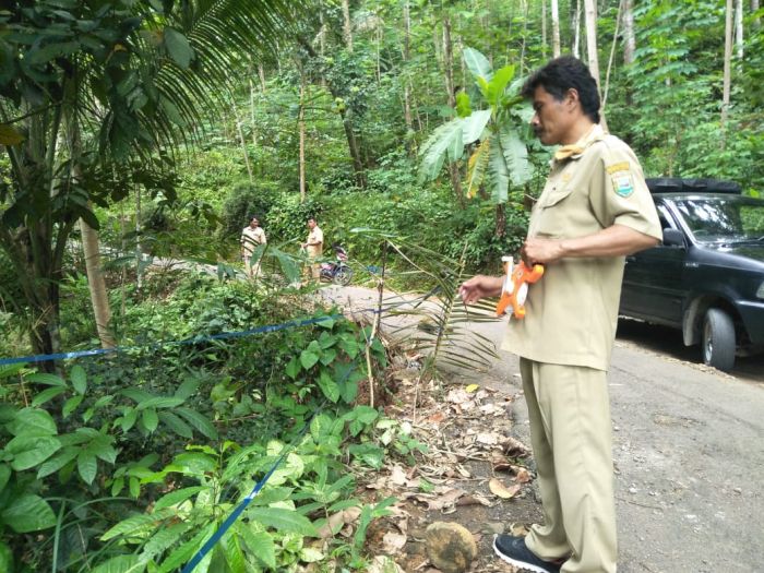 Pengukuran Lokasi Jalan Longsor di RT 1 RW 8 01