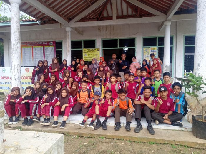 SMP N 2 Tambak Gelar Bakti Sosial di Desa Wonoharjo