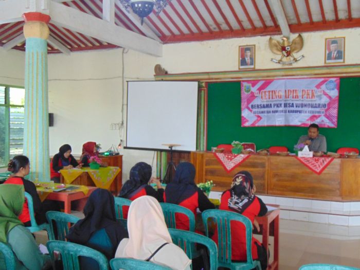 PKK dan Sekdes Bertemu Bahas Program Ceting Apik PKK dan Lomba Menyusun Menu Desa Wonoharjo
