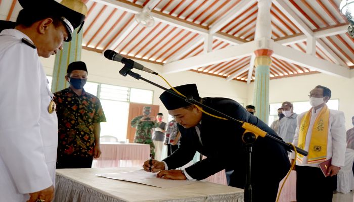 Pelantikan Sekretaris Desa Wonoharjo