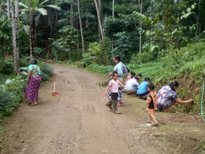 Semangat kerjabakti warga dusun Beji RT 1 RW 10 pada hari Senin (9/8/2022) 02