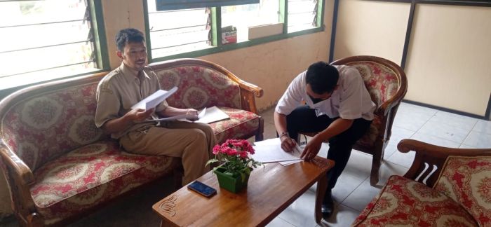 Pemeriksaan berkas usulan ijin PIRT 01