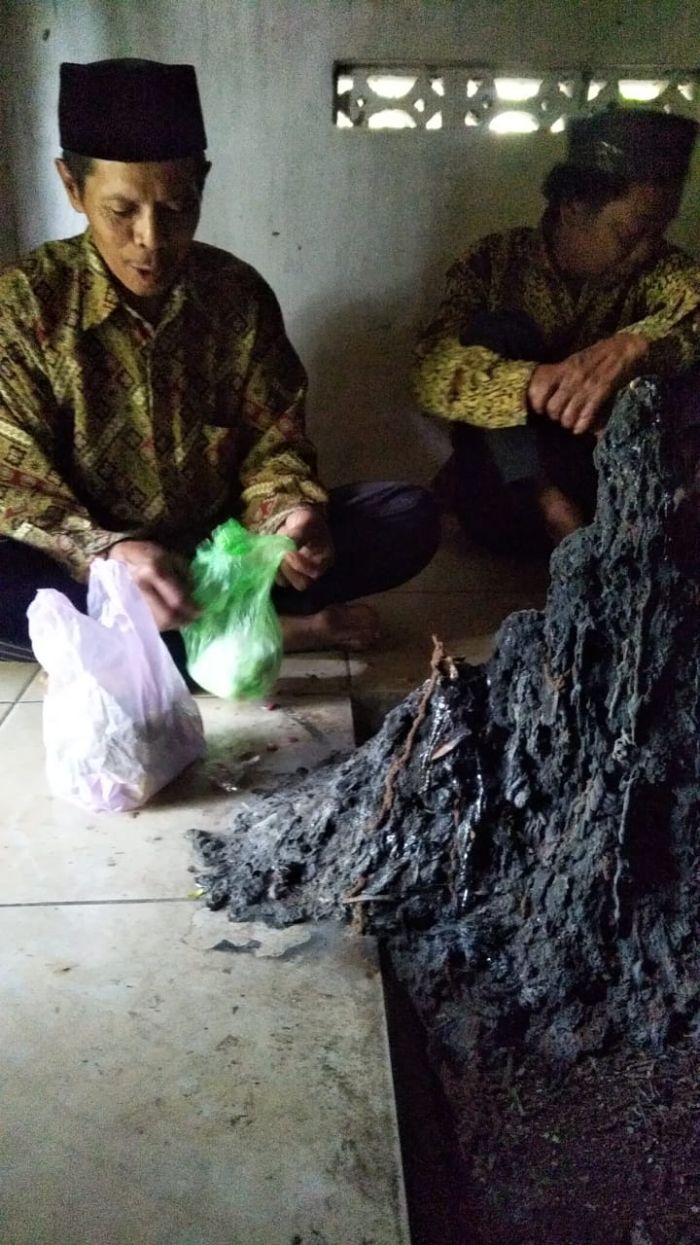 Tradisi Krapyak Makam Lokarsa 01