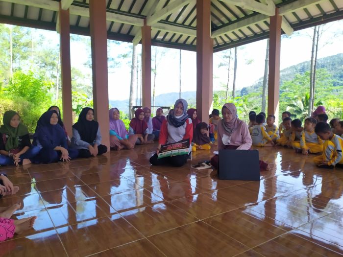 WPA Desa Memberikan Edukasi kepada Wali Murid KB Lestari Khusnul Khotimah 01