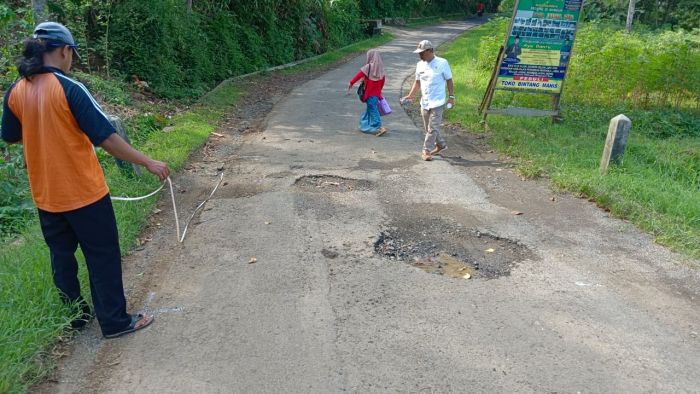 Pemdes Wonoharjo Inventariasi Kerusakan Jalan K1 01