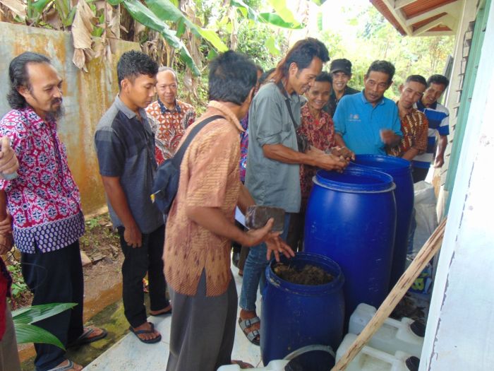 Sosialisasi Pembuatan Pupuk Organik 01