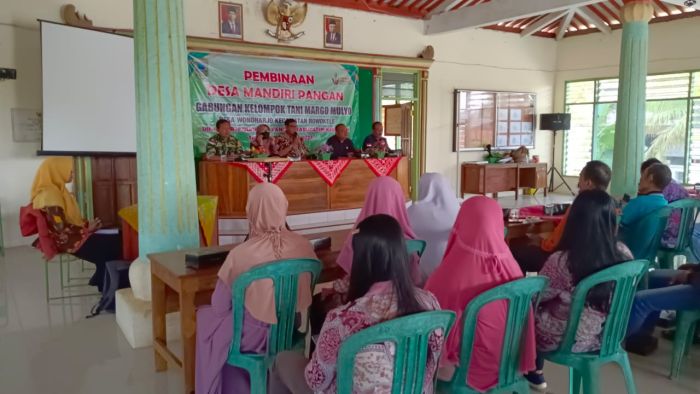 Penyerahan Itik Dari Dinas Pertanian dan Pangan Kepada Masyarakat 02