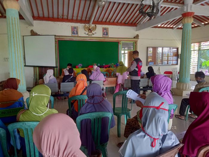 Pembagian BLT BBM 01