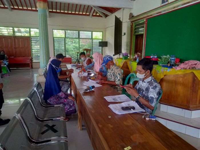 Pembagian BLT BBM 02