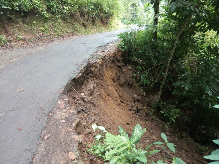 Longsor Jalan K1 RT 1 RW 8