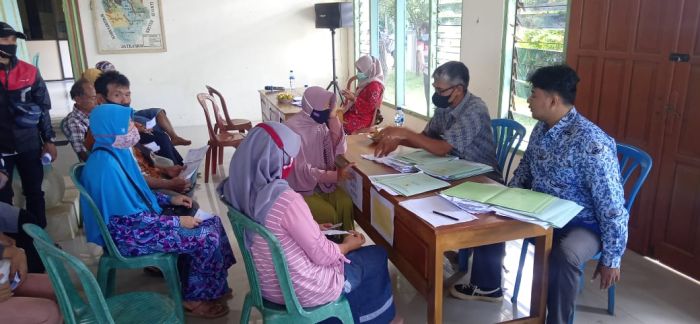 Pembagian Sertifikat Tanah Program PTSL 2021 02