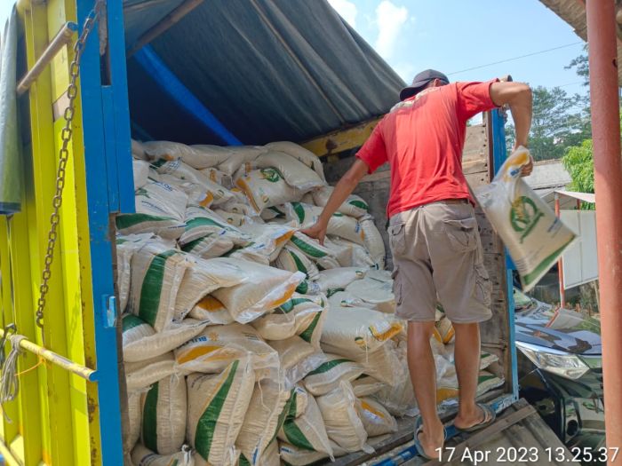 Pemdes Wonoharjo Salurkan bantuan pangan CBP 2023 02