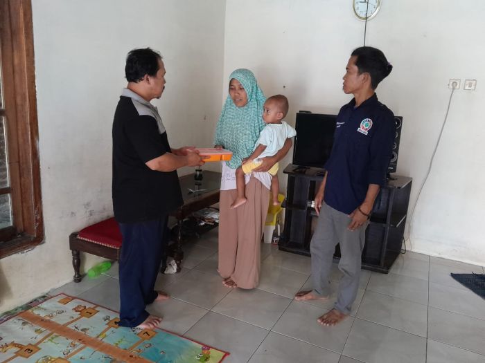Perangkat Desa Wonoharjo Dampingi Penyerahan Makanan Untuk Balita Stunting 01