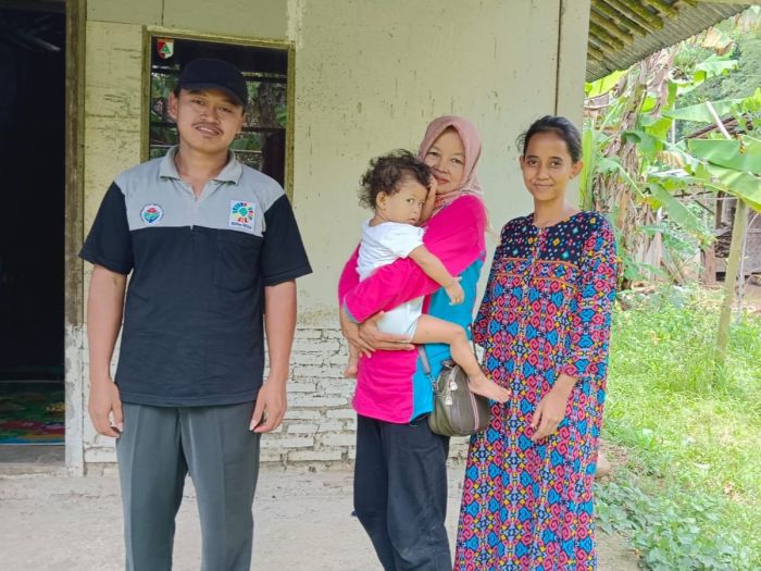 Perangkat Desa Wonoharjo Dampingi Penyerahan Makanan Untuk Balita Stunting