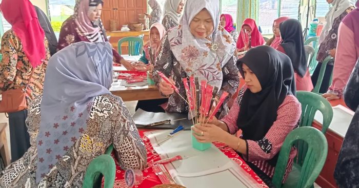 Pelatihan Pembuatan Bucket Makanan Ringan PKK Wonoharjo 01
