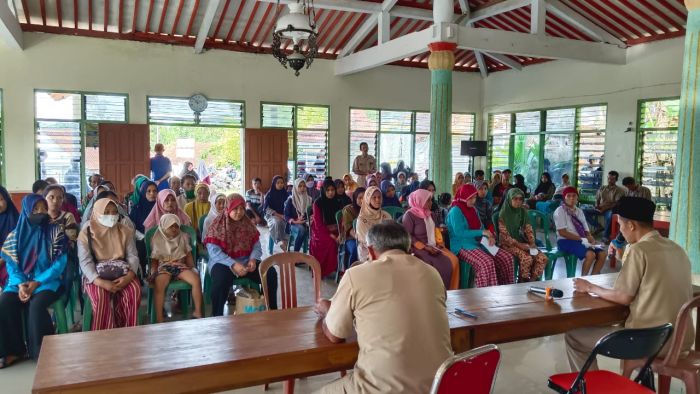 Penyaluran Beras Bantuan PKE Desa Wonoharjo 02