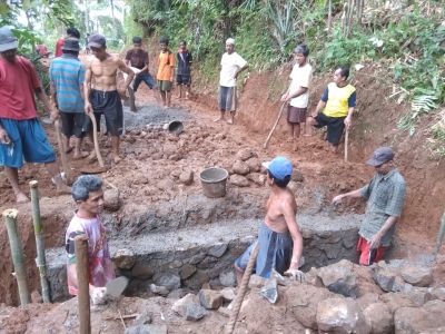 Swadaya Membangun Gorong-Gorong Warga RT 2 RW 8