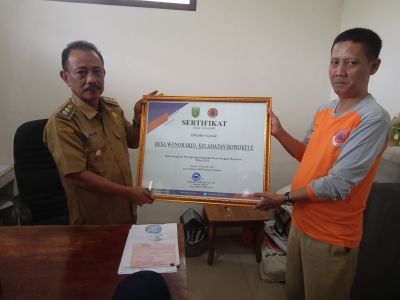 Kepala Desa Wonoharjo Terima Sertifikat Peningkatan Kapasitas Destana dari BPBD