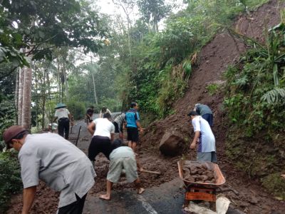 Sejumlah Titik Di Desa Wonoharjo Mengalami Longsor