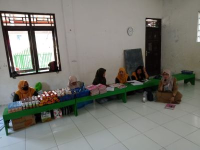 Pemberian PMT bagi untuk Balita