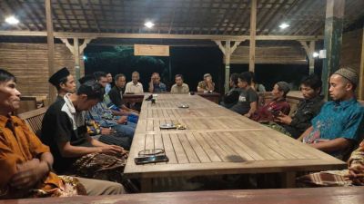 Kaur Perencanaan Dampingi Rapat Warga RT 1/8 Bahas Swadaya Pembanguna Talud 1/8