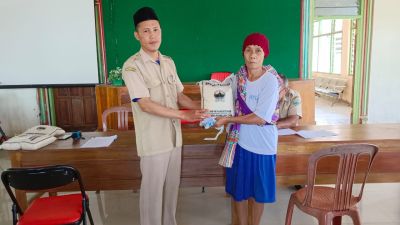 Penyaluran Beras Bantuan PKE Desa Wonoharjo