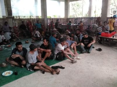 Warga Beji Gotong Royong dalam Pengecoran Vihara Vanna Sukha Bhumi